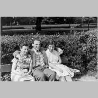 111-1406 Die Wehlauer v.l. Kathe Kirstein, Siegfried Frigge und Ursula Torkler 1957.jpg